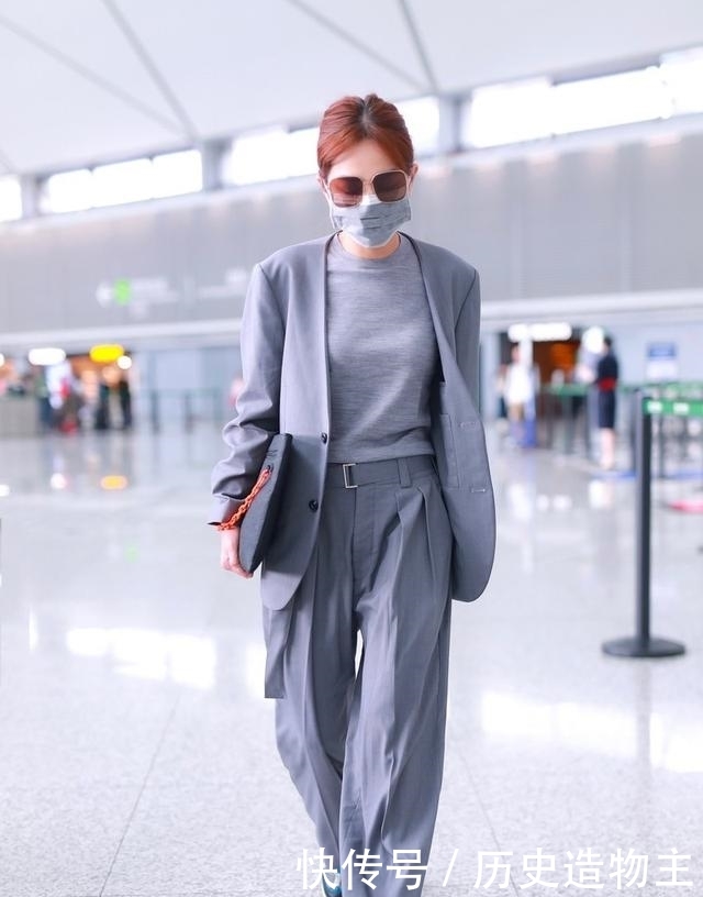 『太多』Ella当妈后气质大变!真空穿西装气质炸裂,虽不丰满却自带高级感