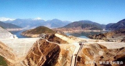 中国对该国伸出援手，为表感谢，将1158公里土地划给中国