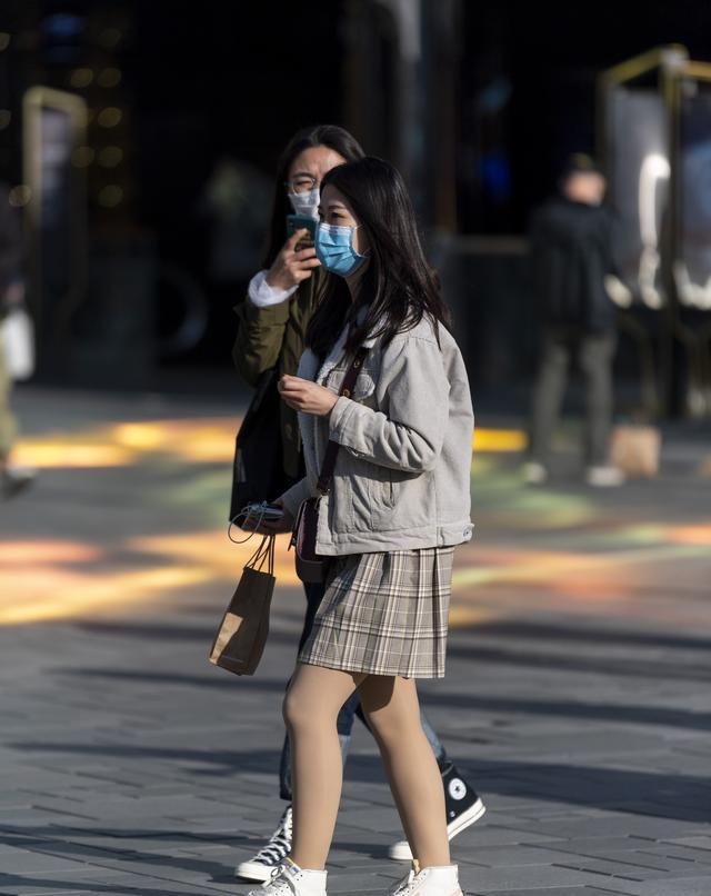  『服装』小姐姐的换装秀,你最喜欢她穿哪套服装呢?