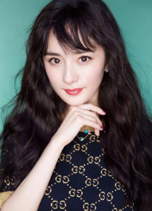 杨幂这款流苏裙是舞台装？咋感觉日常穿更圈粉！