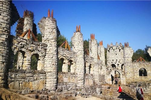 不与开发商合作！贵州老人耗时20年建造石头城堡，如今价值数亿元