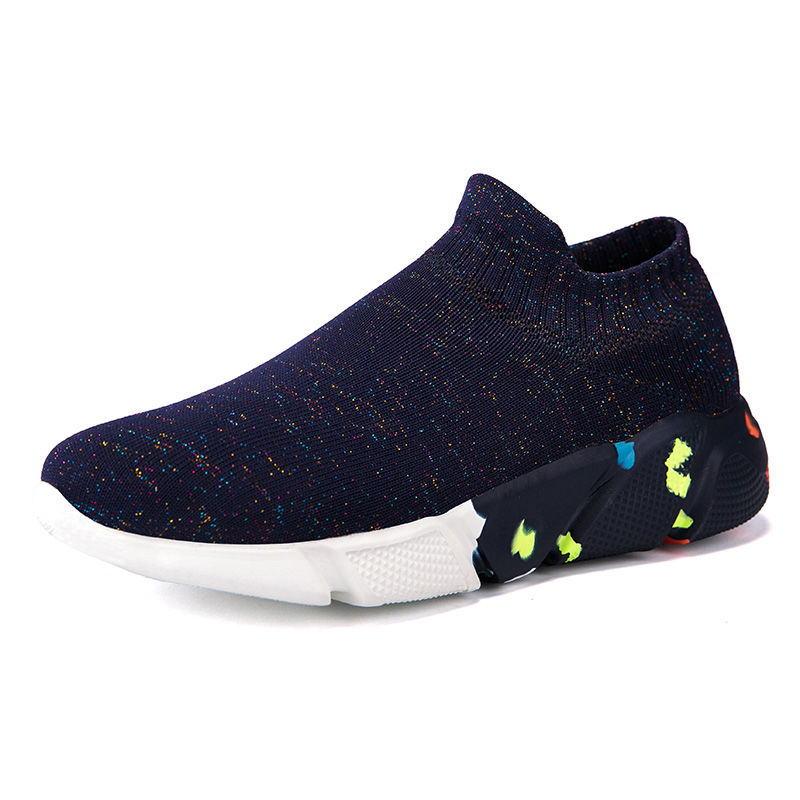 初秋正流行的“袜子鞋”,搭配牛仔裤,比高跟鞋还优雅,谁穿谁美