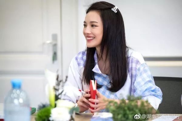 吸睛| 《中餐厅2》不止有美食，少女心配饰的神奇法则了解一下!