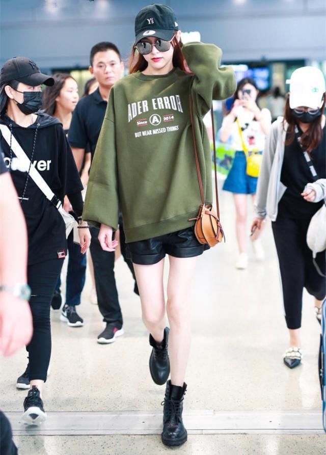 看了唐嫣玩下衣失踪，再看看杨幂，终于明白腿长和腿细的差别了