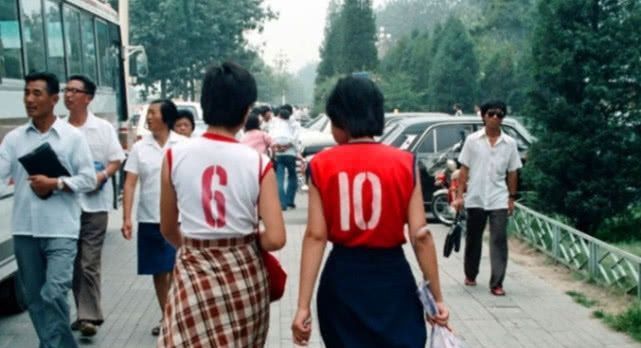 80年代老照片：图5是30多年前供销社，图6深圳还是一个农村