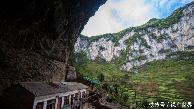 云南有一“天坑”成世外桃源，32人隐居几十年，给再多钱也不搬走