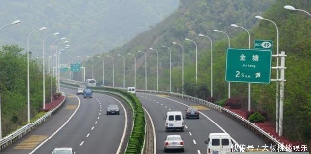  [通读]高速开车的五大禁忌，千万要记牢，请花30秒通读一遍！
