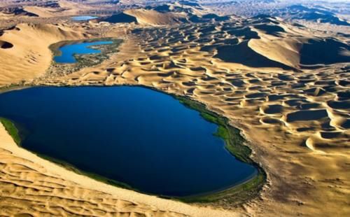 世界之最，巴丹吉林沙漠，其中的必鲁图峰是世界最高沙峰