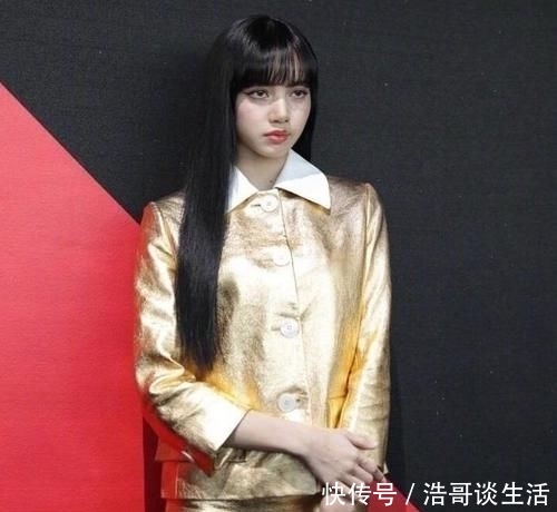  「时装周」太难抉择了！IU和Lisa共同亮相米兰时装周，谁才是人群中最靓的崽