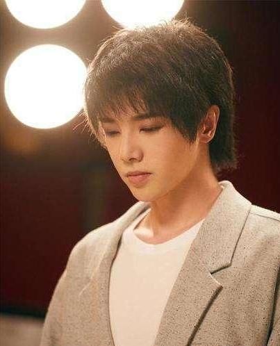 【审美的质疑】《歌手当打之年》袁娅维淘汰出局,网友鸣不平,指责有内幕