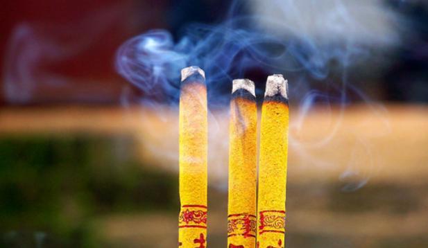 为什么烧香要烧三根？究竟有何讲究？不懂的可以看看