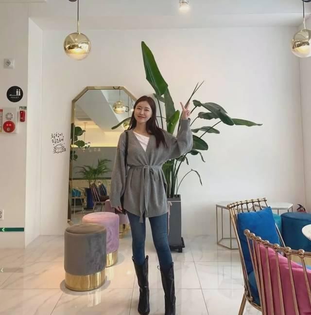  【不土】春天毛衣怎么穿不土 ？记住这4点 ，气质惨了 ！