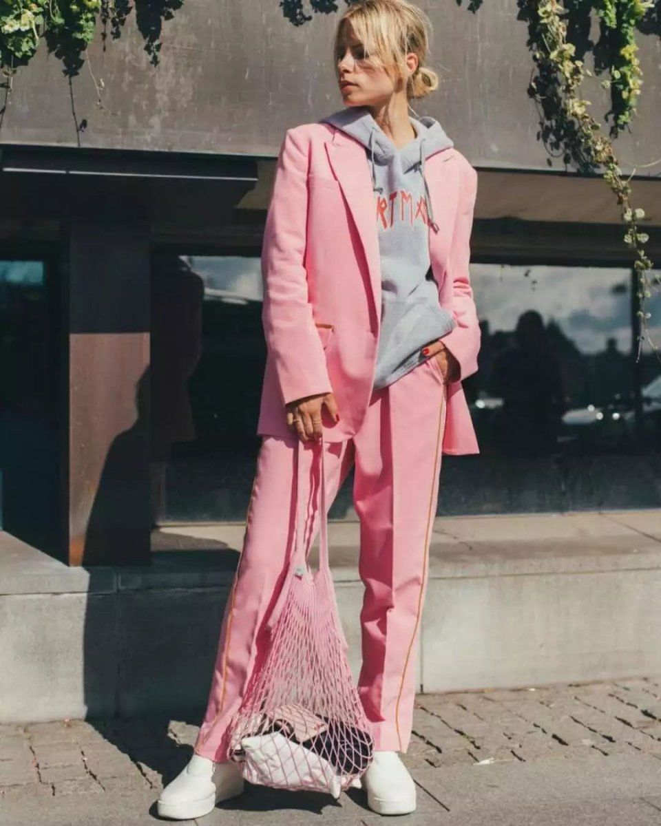 唐嫣宋茜亲自告诉你，秋冬穿什么流行色最显白!