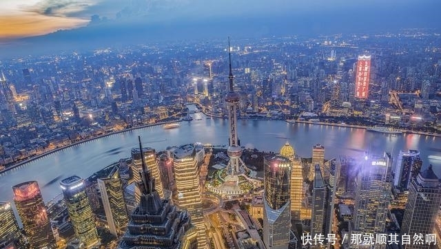 国内三座夜景最美的城市,上海仅排第二,第一是全球的不夜城
