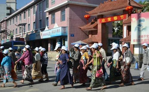 揭秘缅甸夜生活：是土豪们的乐园，却是姑娘们苦难的噩梦