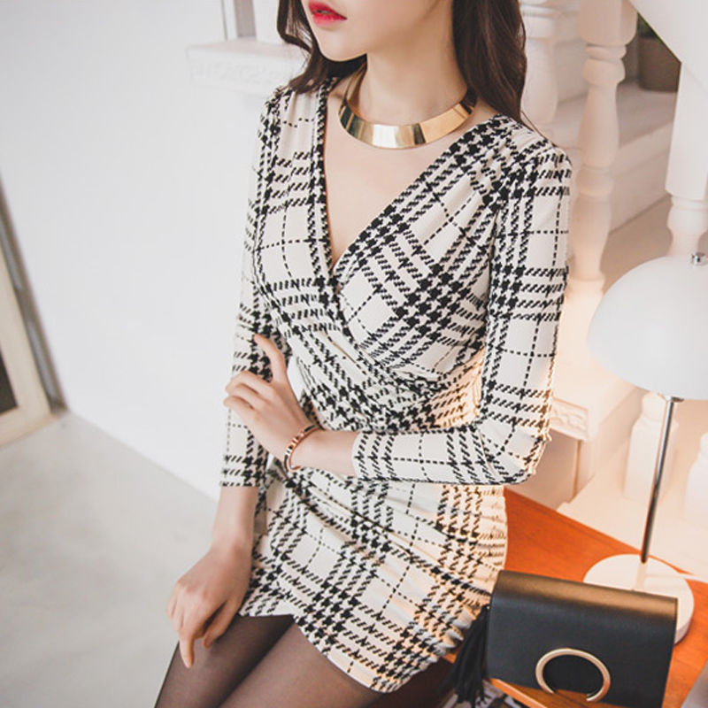 女人再漂亮，也要会打扮!瞧下图女人这样穿，性感妩媚~