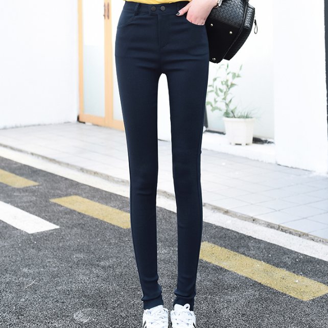 女人宁愿不打扮，也要穿打底裤!不仅身材有致而且性感迷人