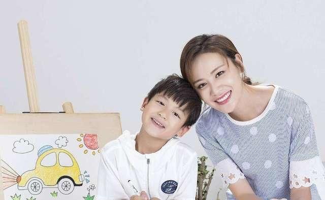 下吧下吧@心酸！田亮儿子写作文“我的妈妈”，他问：爸爸有吗？亮仔：老师没布置