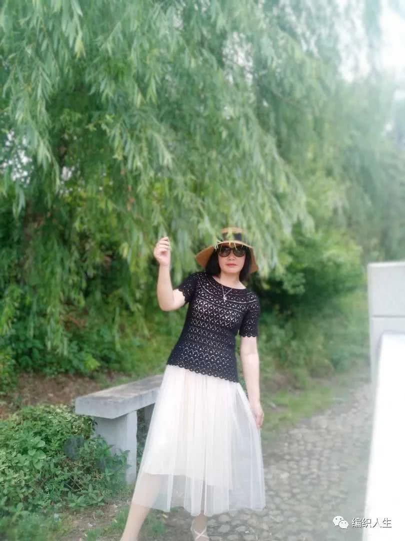  『钩针』夏季很合适：女士钩针套头黑葱衣（有编织说明）