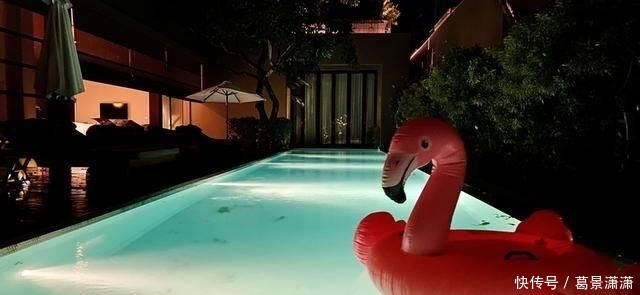 那一刻:在600多平的别墅房睡一晚是啥感觉?推开门那一刻就知道没白来