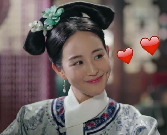 张钧宁一反常态走性感风，深V蕾丝裙配上自带的高贵气质十分抢眼