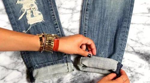 还在穿紧身裤？今年翻边牛仔裤才最火！