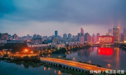  我国|世界上最长的步行街：耗资500亿长达1.5公里，就在我国！