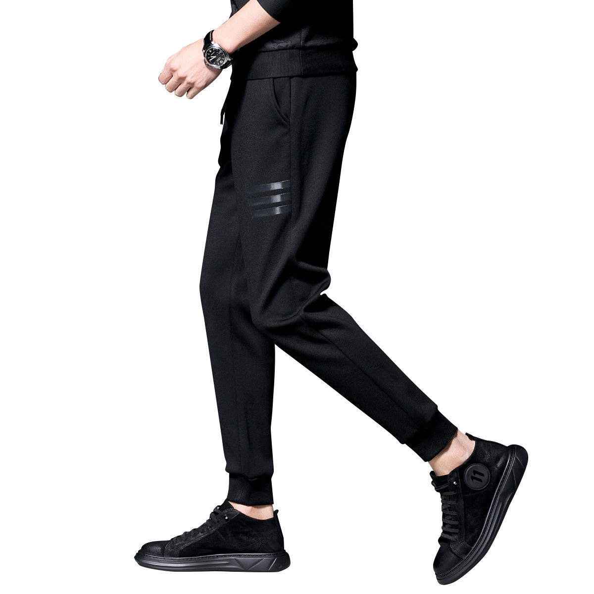 入秋后，早晚温差大，日常出门少穿短裤，试试新款小脚裤吧