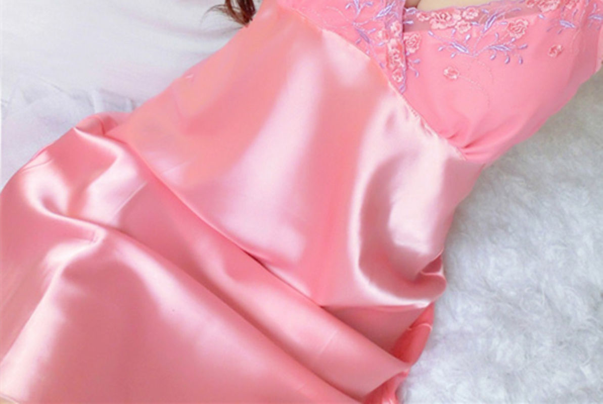 今年新款冰丝睡裙，凉爽舒适超性感，精致的女人离不开一件好睡衣