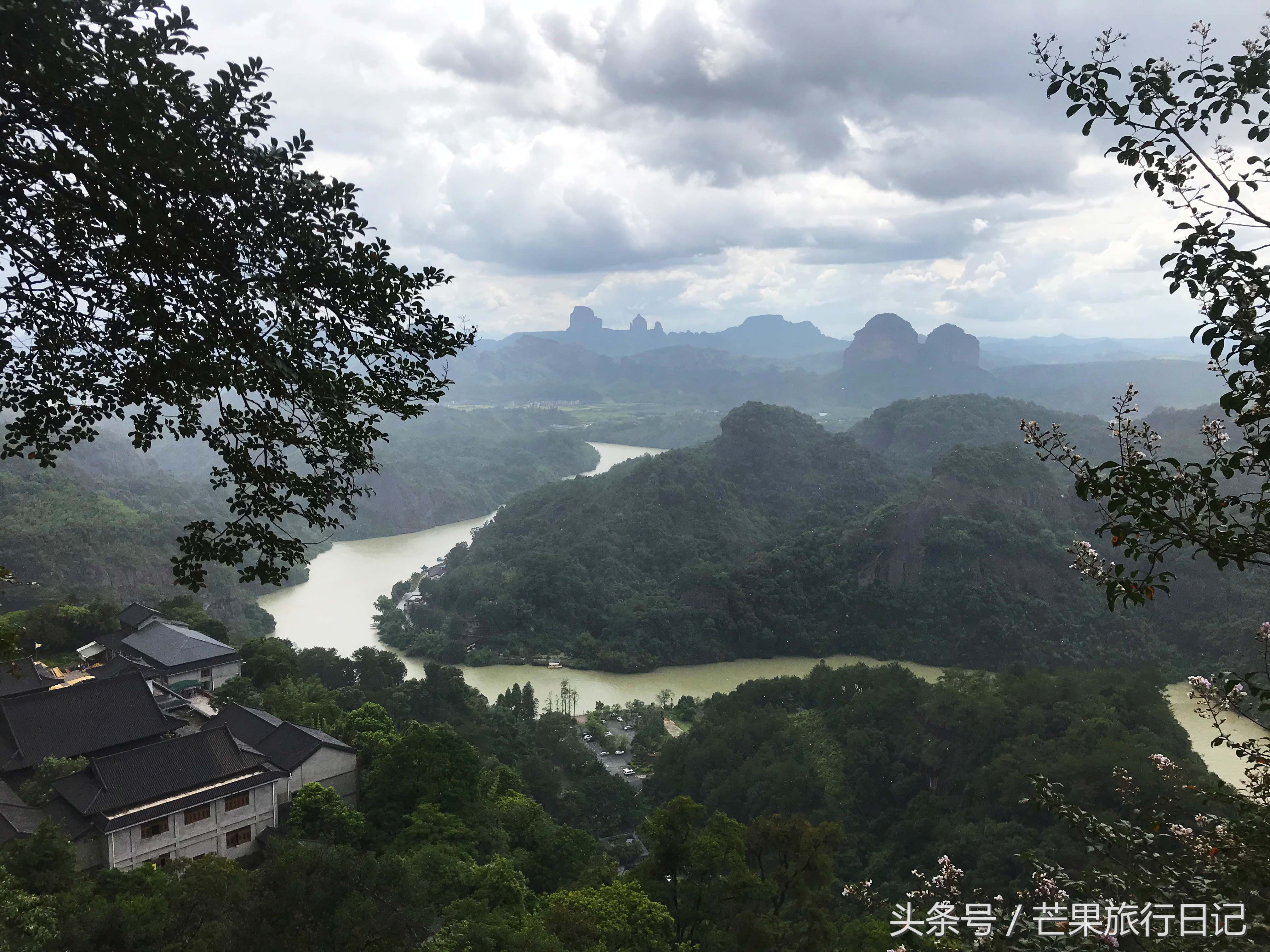 在广东和湖南交界处，有个美丽的县，出了世界级旅游景区