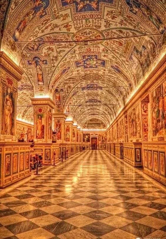 它还没咱一个村子大，但整个国土都是宝藏遗产！但我劝你千万别去