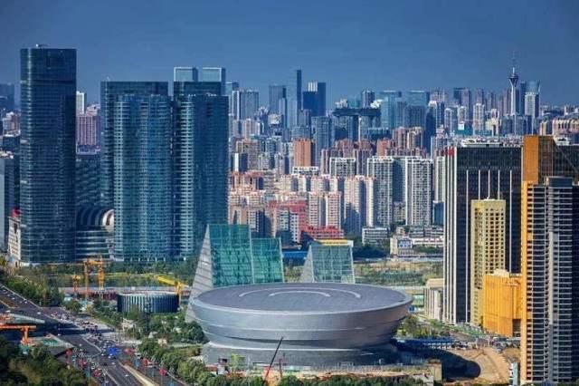 越来越多的人逃离北上广，纷纷去了这三个城市，并没有回老家！