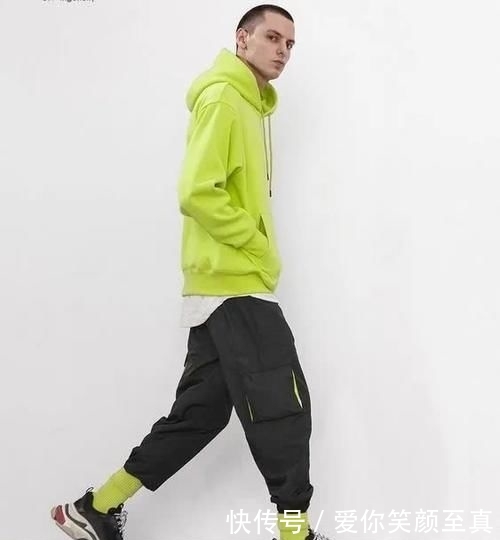 「卫衣」连帽卫衣颜色选得好,造型个性又时髦!这4种颜色就是很好的选择