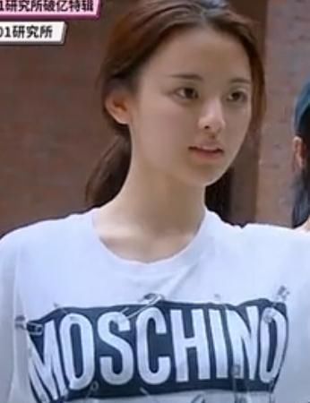 杨超越这素颜照你觉得是什么水平？