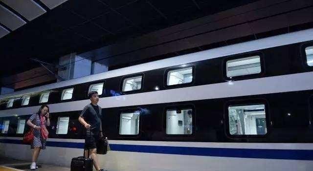  #舒适#中国最舒适的卧铺，不仅价格非常实惠，行车速度也比火车