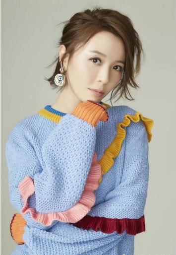法则:聪明的女生会穿搭,掌握3个“穿搭法则”,你也能比同龄人显年轻