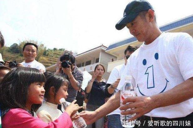  李连杰@比起李连杰改国籍被骂，为女买房拼老命的蒋大为，才是技高一筹