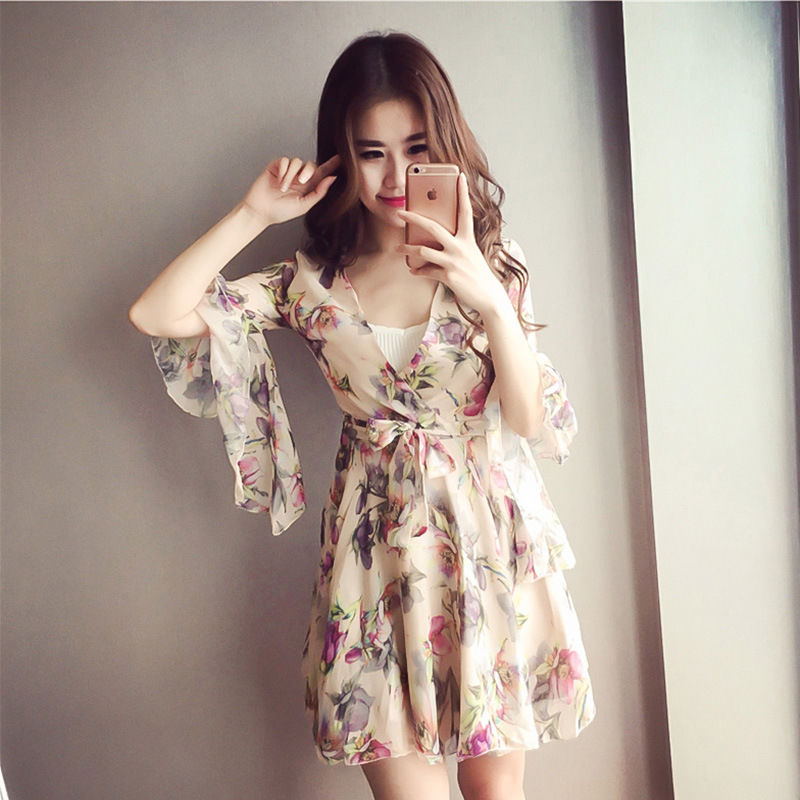 泳衣扔了吧!现在海边度假都穿“沙滩裙”，迷得路人一路三回头