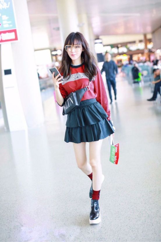 张天爱太会扮嫩！27岁居然穿成了17岁，网友：认不出来了