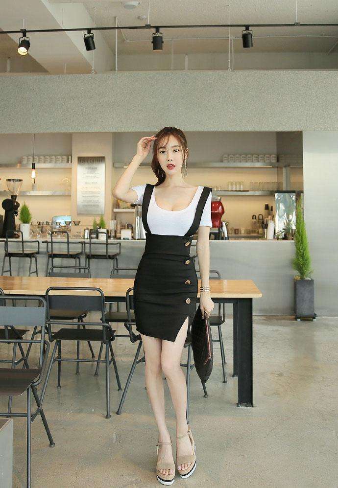 紧身衣搭配吊带裙, 好身材就是迷人