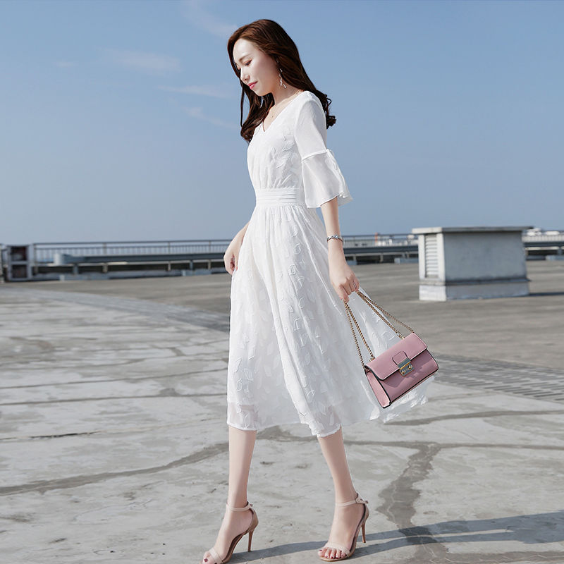 真刷新了我的认知!这连衣裙真能改变我的气质，洋气清新美丽吸睛