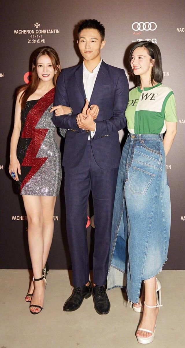 赵薇瘦了穿紧身裙出席活动，网友:身材好任性啊!