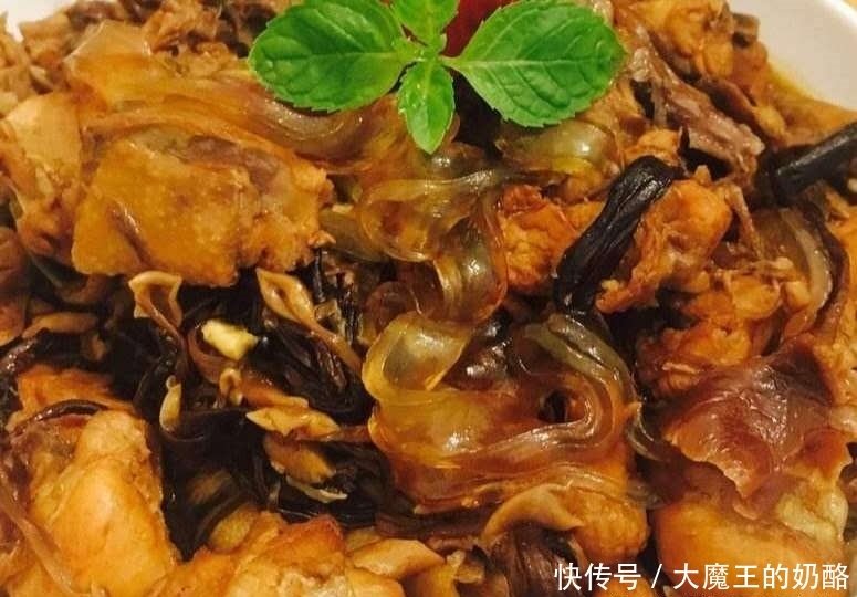  [小鸡炖蘑菇]北方妈妈常给孩子吃的菜，补充营养，喷香下饭，增强抵抗力身体棒