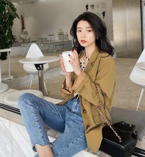  『初春』最近火了一种初春搭配，减龄又有气质，120斤都能穿出女神范儿