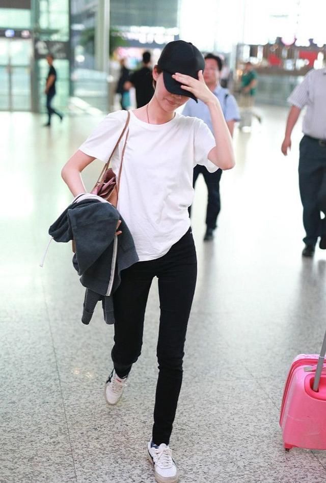 车晓的腿让男人怀疑人生，私服成为机场红人!网友:嫉妒了!