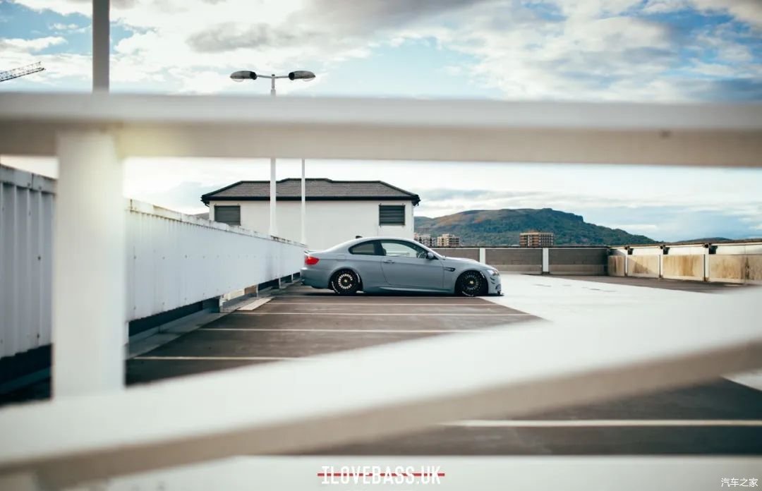  「姿态」低空飞行战舰灰宝马 E92 M3，姿态风格却难掩大佬气质
