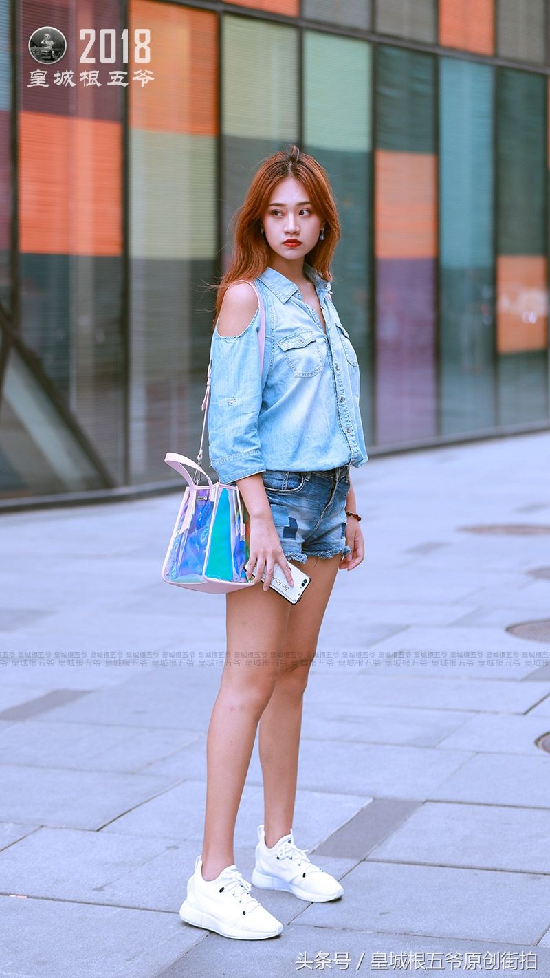 街拍:好看的服饰加上好看的肉体，那就是一场视觉盛宴