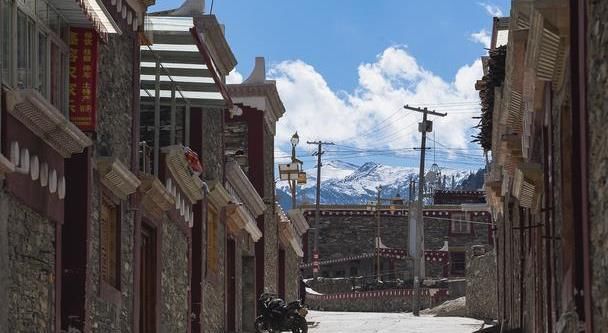 有谁知道红军当时翻越的第一座雪山，现在是什么样子？