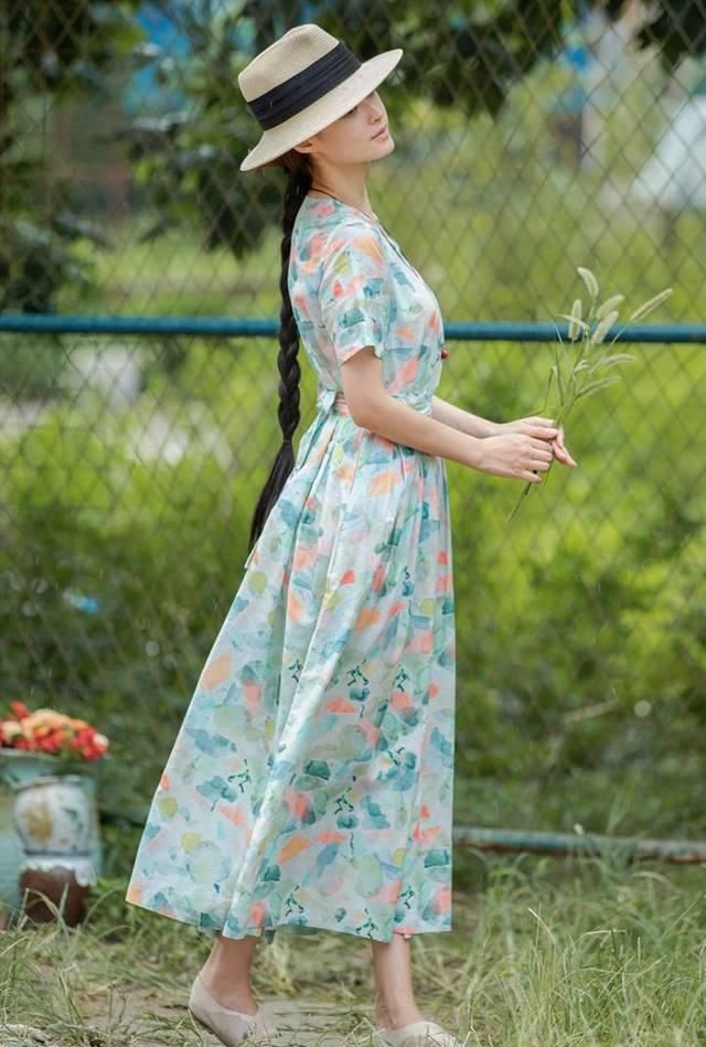 『干练直爽』轻简夏日:穿上“复古连衣裙”的女人,很美,很高级!