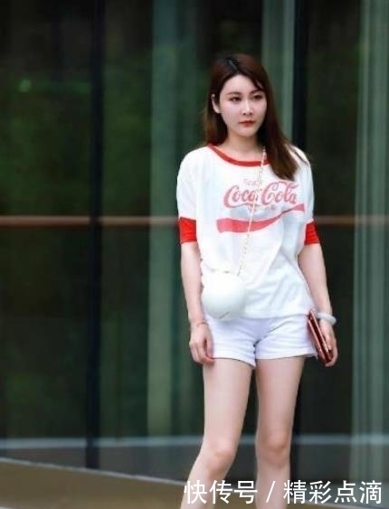  『性感』街拍性感可爱的小姐姐，身材紧致动人，傲人身材不一般